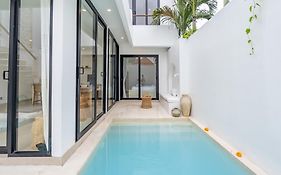 Villa Tropical Nomad - 2Br Luxury Pool Villa With Rooftop In Canggu